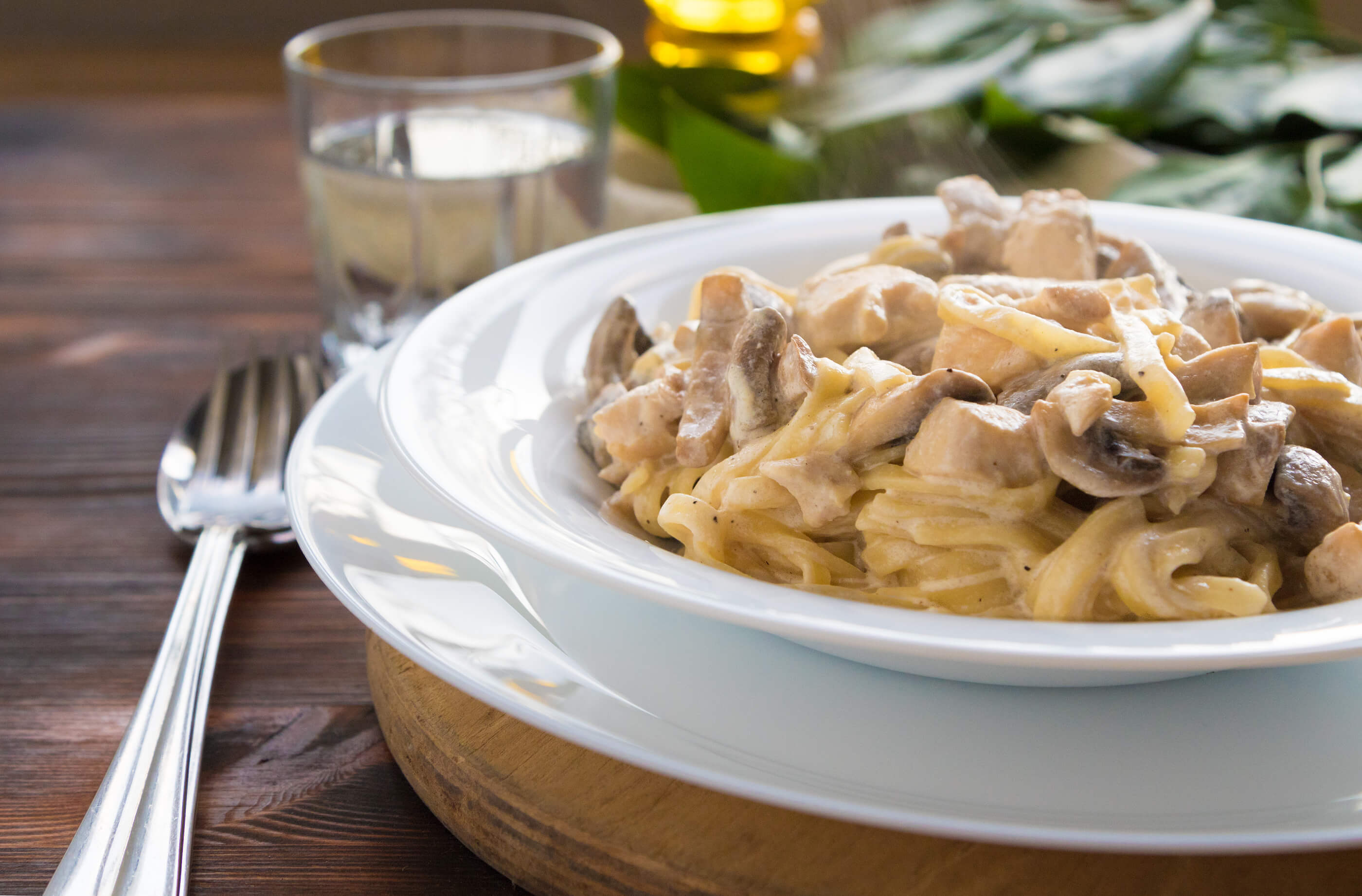 This chicken mushroom stroganoff is probably one of the easiest recipes I've ever made - and it's on plan! Juicy mushrooms, tender chicken, and a sauce that's to die for