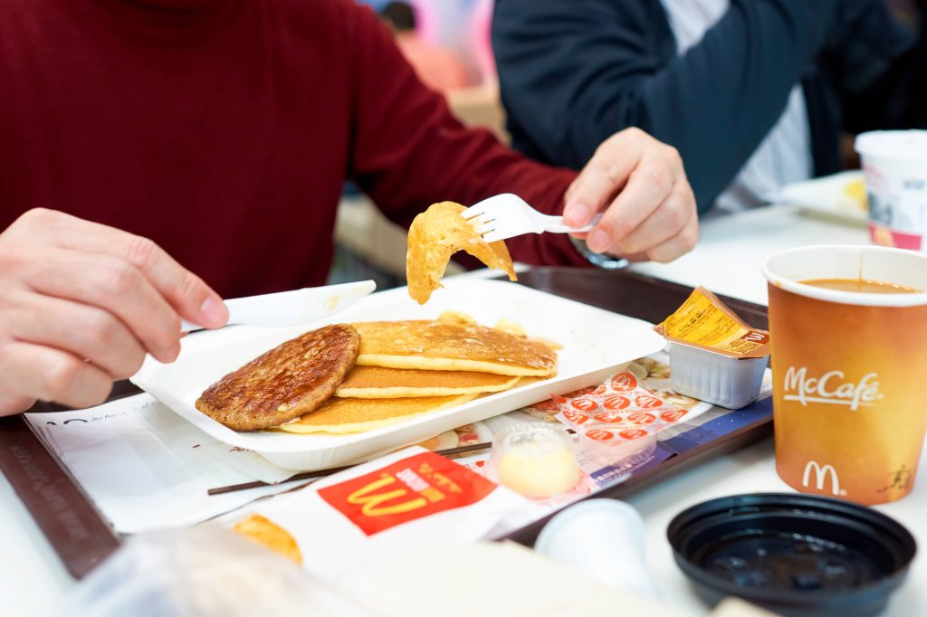 Wondering how to do healthy eating at McDonald's that is Trim Healthy Mama compliant? Learn how to build your meal and gt specific examples of Trim Healthy Mama at McDonald's. Healthy eating at McDonald's!