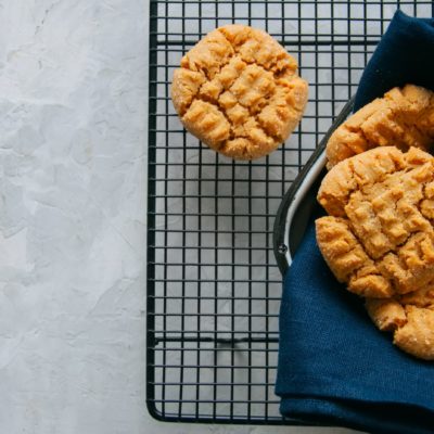 Easy Low Carb Peanut Butter Cookies (Ketogenic, Low Carb, THM:S, Sugar-Free, Gluten Free)