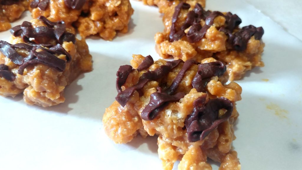 Looking for an easy Keto No Bake Cookie that has a rich peanut butter flavor? Look no further than my low carb no bake cookie recipe that has an amazing crunch, deep flavor, and are super easy to make!