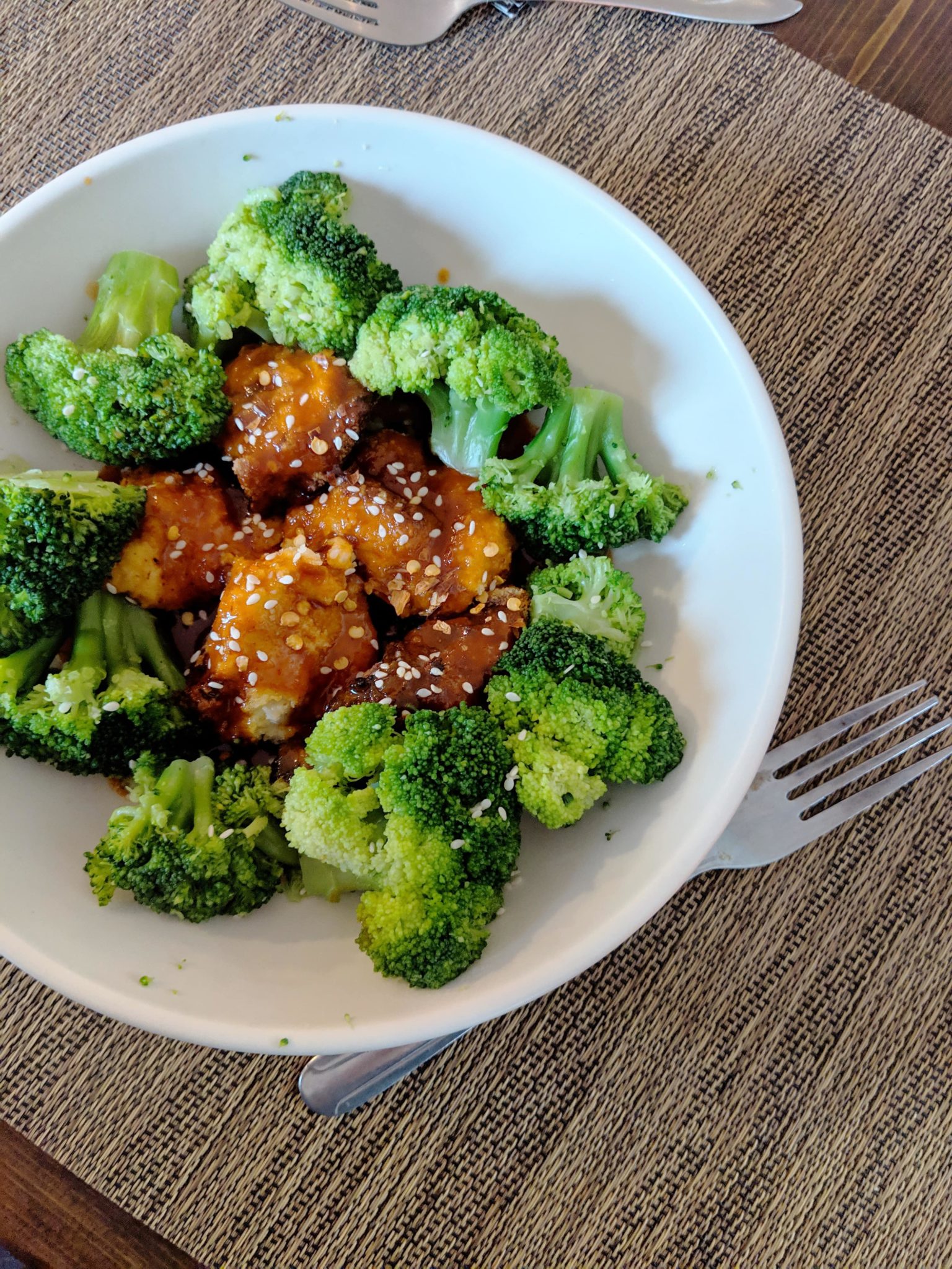 A Whole30 General Tso's Chicken that will fool you into thinking it isn't healthful! This recipe is also ketogenic, grain-free, low carb, and gluten free.