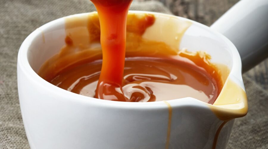 A delicious Keto Caramel Sauce ready in just 15 minutes! True to taste and texture, perfect for ice cream, desserts, and more.