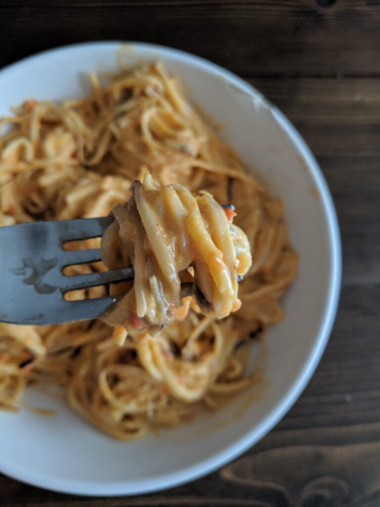 A creamy, roasted red pepper pasta that is keto-friendly, packed with vegetables, and requires only 6 ingredients! It's comfort food made healthy.