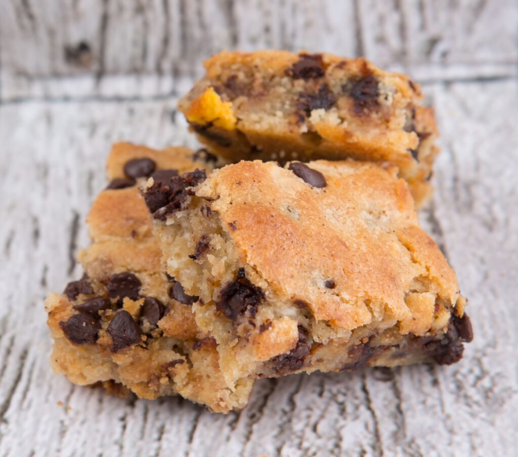 Buttery, chewy cookie bars loaded with chocolate chips, Keto Chocolate Chip Blondies are easy to make with only 1 bowl, and use super simple ingredients you probably already have on hand.