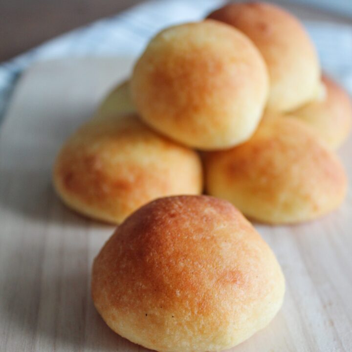 Keto Bagel Bites are a bite-sized keto friendly bagel stuffed with sweetened cream cheese.  A delicious and kid friendly treat!