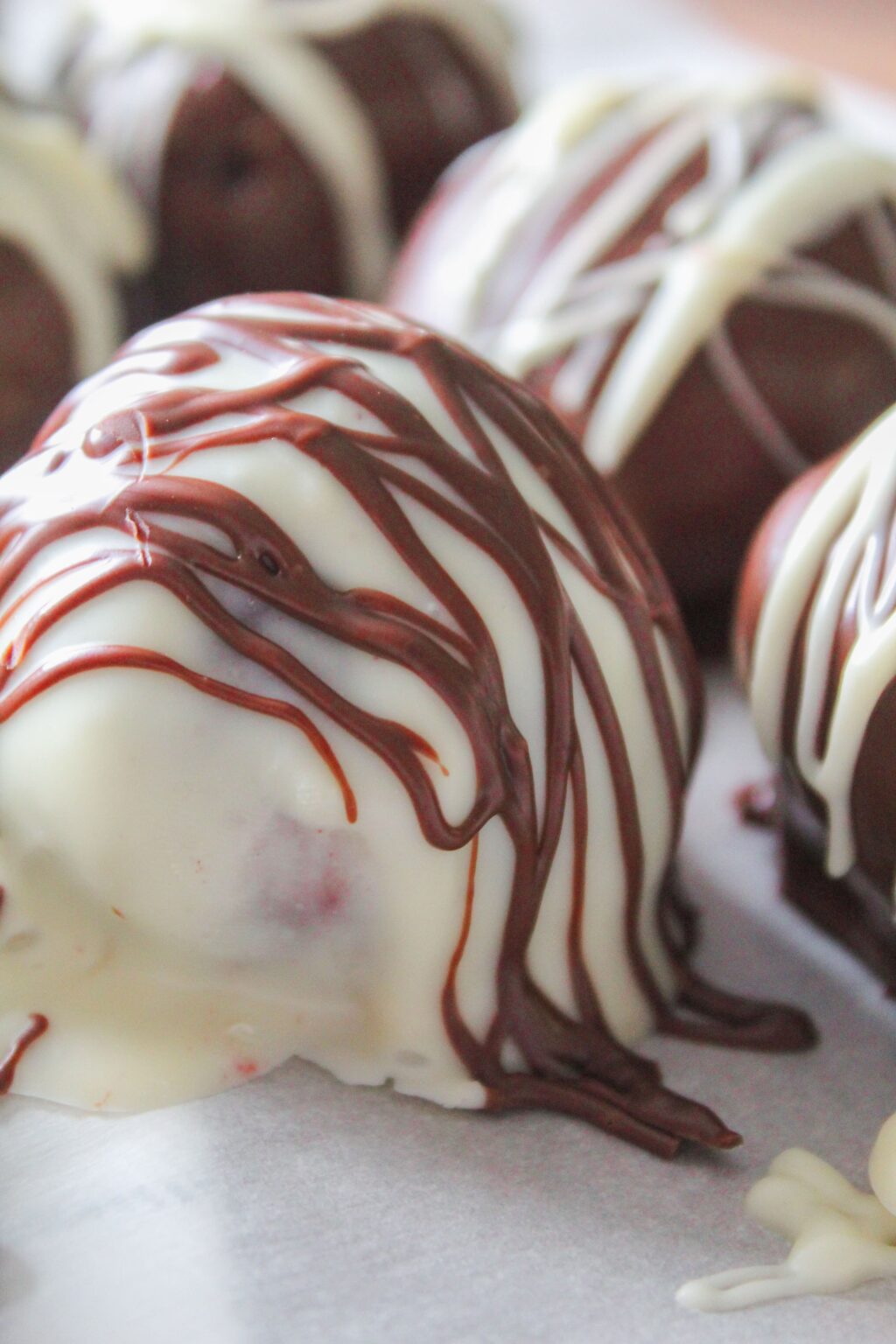 Keto Red Velvet Truffles {Low Carb, Ketogenic, THMS, Sugar Free, Grain