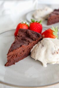 This easy Keto Flourless Chocolate Cake is one of the BEST chocolate cake recipes.  It is rich, silky, and decadent: the perfect dessert for any occasion.  This cake is low carb, ketogenic, a THM:S, sugar free, and grain free.