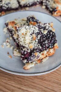 When blackberries are in season, grab a couple packages of these plum, juicy berries and makes these Keto Blackberry Crumble Bars with a crispy, buttery almond flour crumble topping.