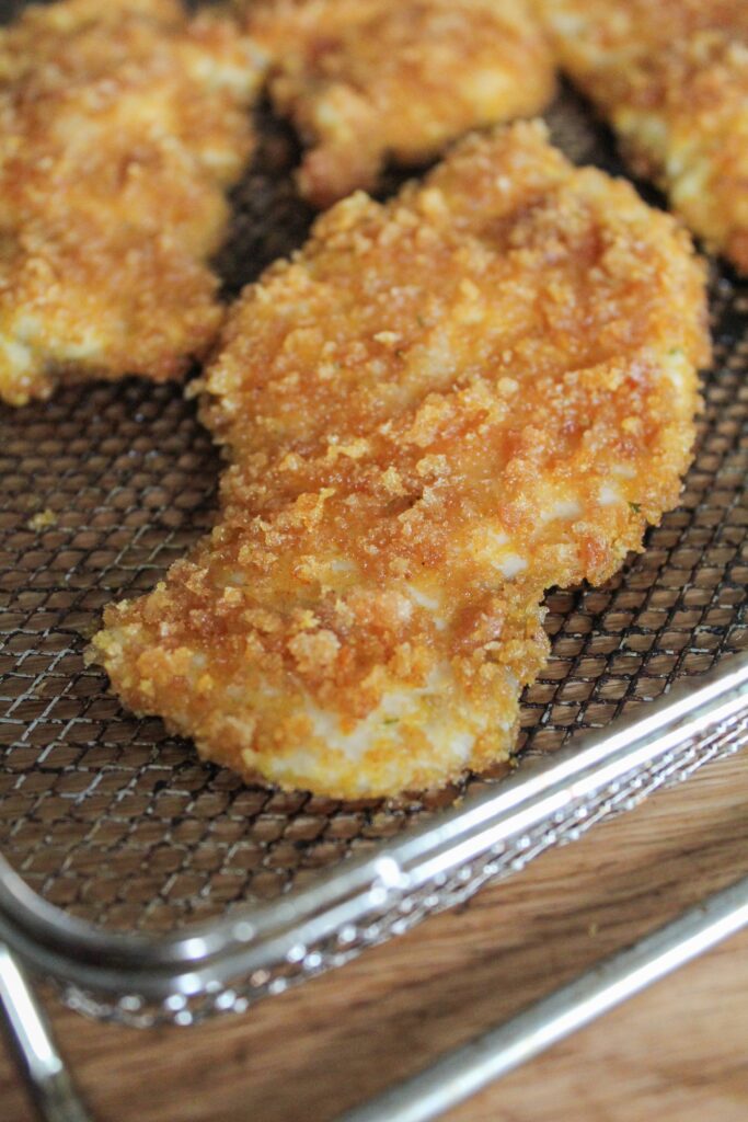 An extra crispy keto chicken cutlets recipe that can also be made in the air fryer?  Sounds good to me! This recipe uses simple ingredients, takes just 30 minutes and is grain free, gluten free, ketogenic, and low carb!