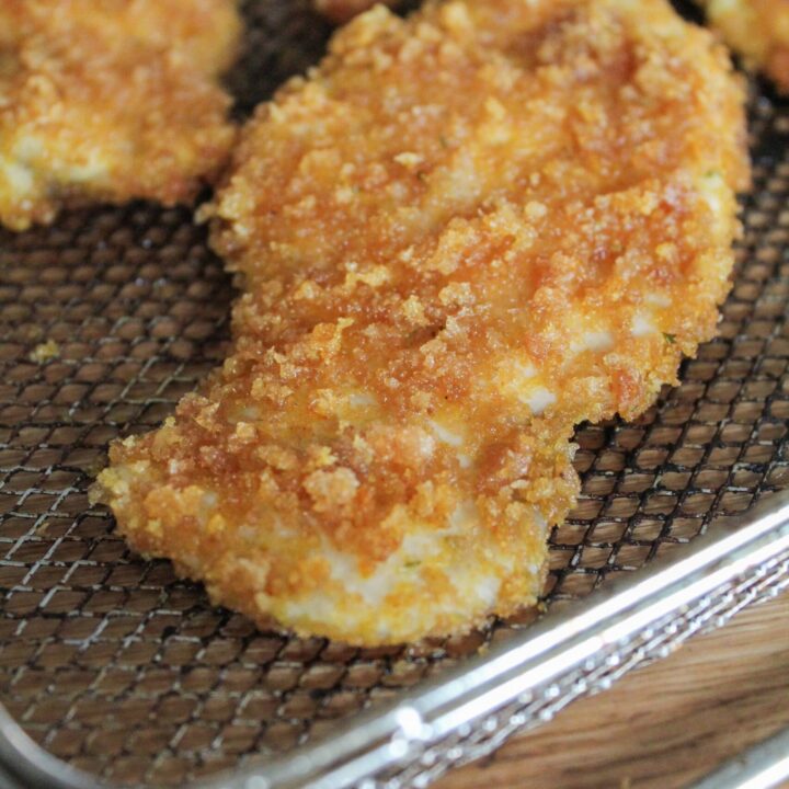 An extra crispy keto chicken cutlets recipe that can also be made in the air fryer? Sounds good to me! This recipe uses simple ingredients, takes just 30 minutes and is grain free, gluten free, ketogenic, and low carb!