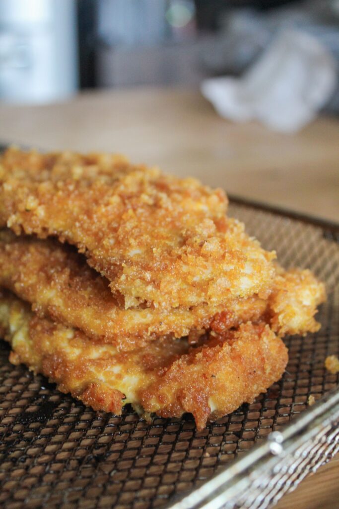 An extra crispy keto chicken cutlets recipe that can also be made in the air fryer?  Sounds good to me! This recipe uses simple ingredients, takes just 30 minutes and is grain free, gluten free, ketogenic, and low carb!