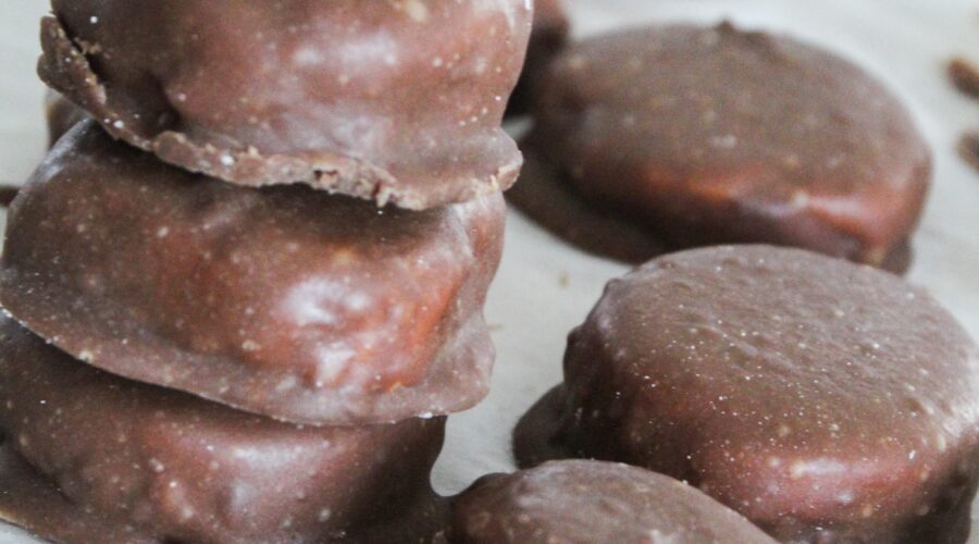 These Easy Low Carb Peppermint Patties are a copycat of York Peppermint Patties but made keto, low carb, and a THM:S. They use simple ingredients like dark chocolate, peppermint extract, heavy cream and cream cheese to make a dessert that doubles as a fat bomb for your sweet tooth.