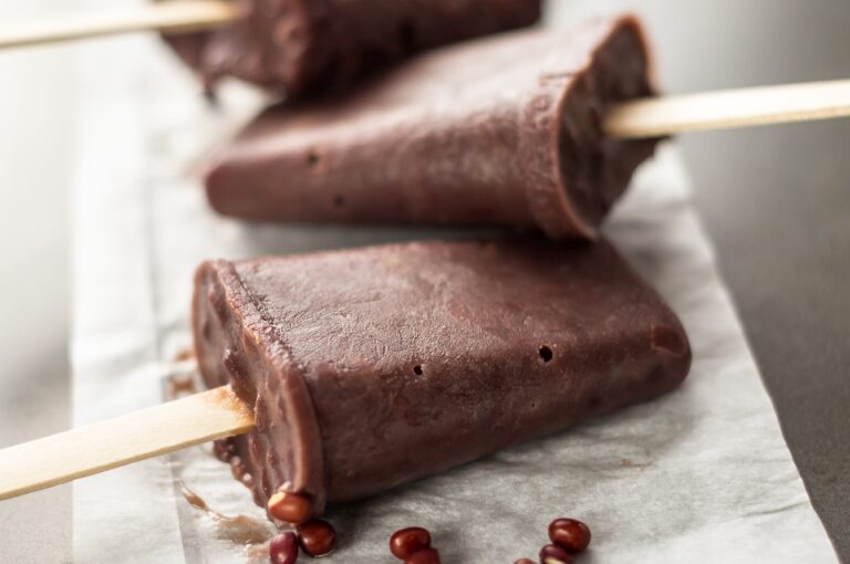 Pudding Pops are such a nostalgic treat. Just 3 ingredients and 2 simple steps to have low carb, keto pudding pops that taste like childhood. This recipe is low carb, ketogenic, sugar free, and a THM:S.